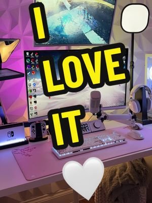 How I feel about all my @corsair and @Elgato products in my set up 😂  . . #setupgaming #gamingsetup #corsair #elgato #appreciationpost #setup #pcsetup #cozy #cozyvibes 