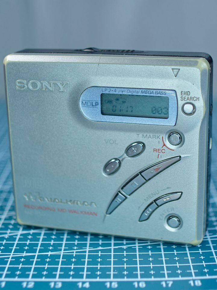 Sony MZ-R500 MiniDisc Player product image (2)