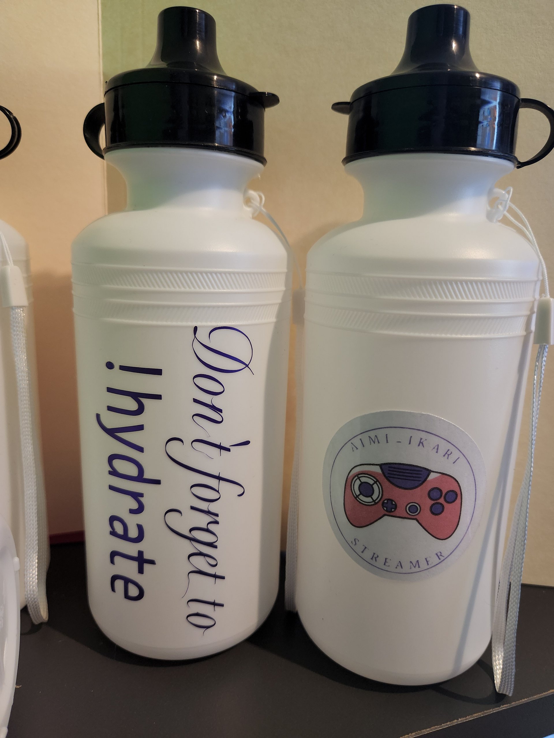 !Hydrate Waterbottle product image (1)