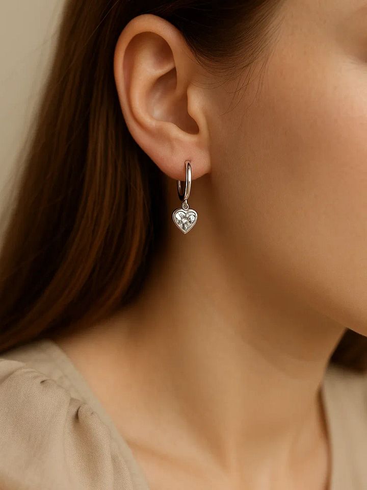 The Amoura Hoops product image (2)