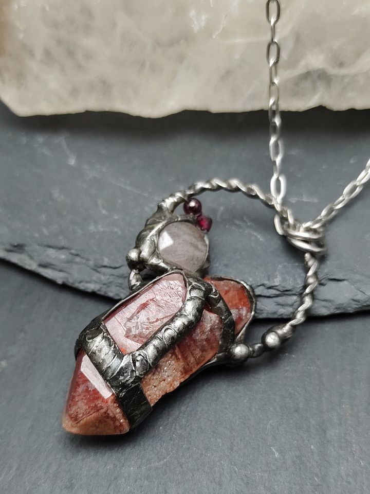 Sorcery Talisman - Red Sanctum Crystal product image (2)