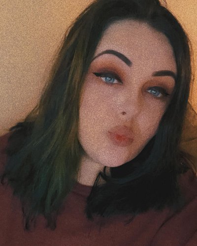 Recently cut my hair, and just dyed it green and black 💚🖤🤘🏻