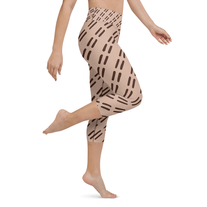 90s Iconic All-Over Print Yoga Capri Leggings product image (1)