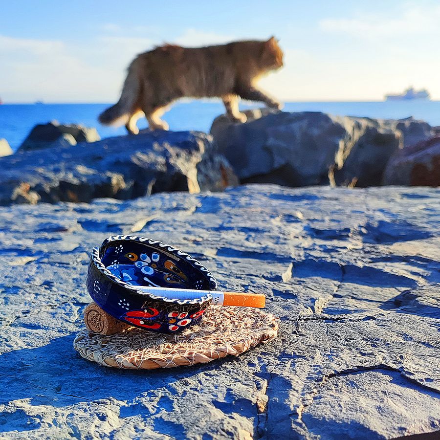 Handmade Blue Ceramic Ashtray - Turkish Iznik Style Decor, 7 cm — handmade pottery product image (3)