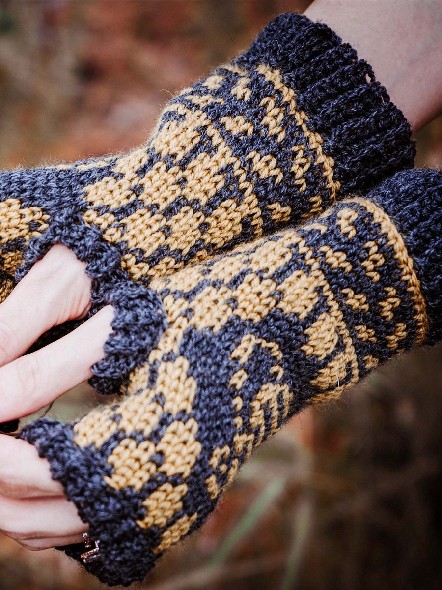 Crochet Fingerless Bee Mitten Pattern product image (4)