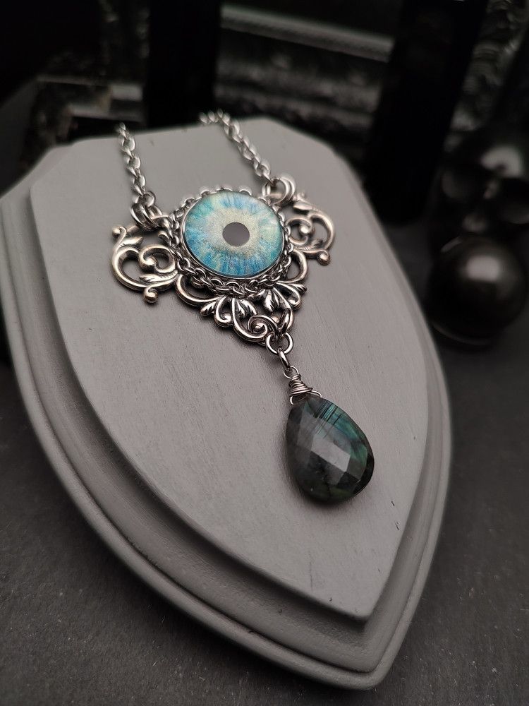 Eye Painted Amulet - FrostGlint product image (4)