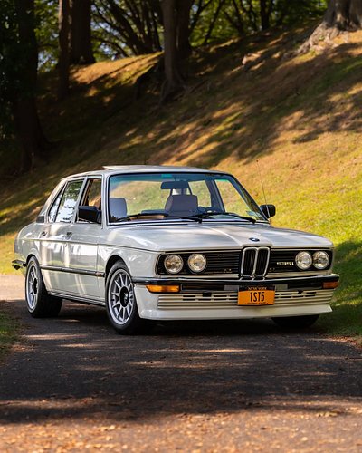 Some cars just carry a whole era with them like this BMW E12. What do you guys think of this car? 

📸 @broggyja 

#bmwe12 #cl...