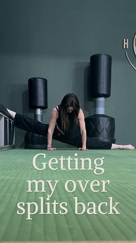Another goal for 2025 — getting my oversplits back! 🧘‍♀️✨ Since having the kids, I’ve definitely felt a shift in my hips (esp...