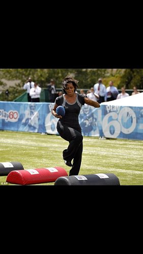 Michelle was in there stiff arming em 😂
