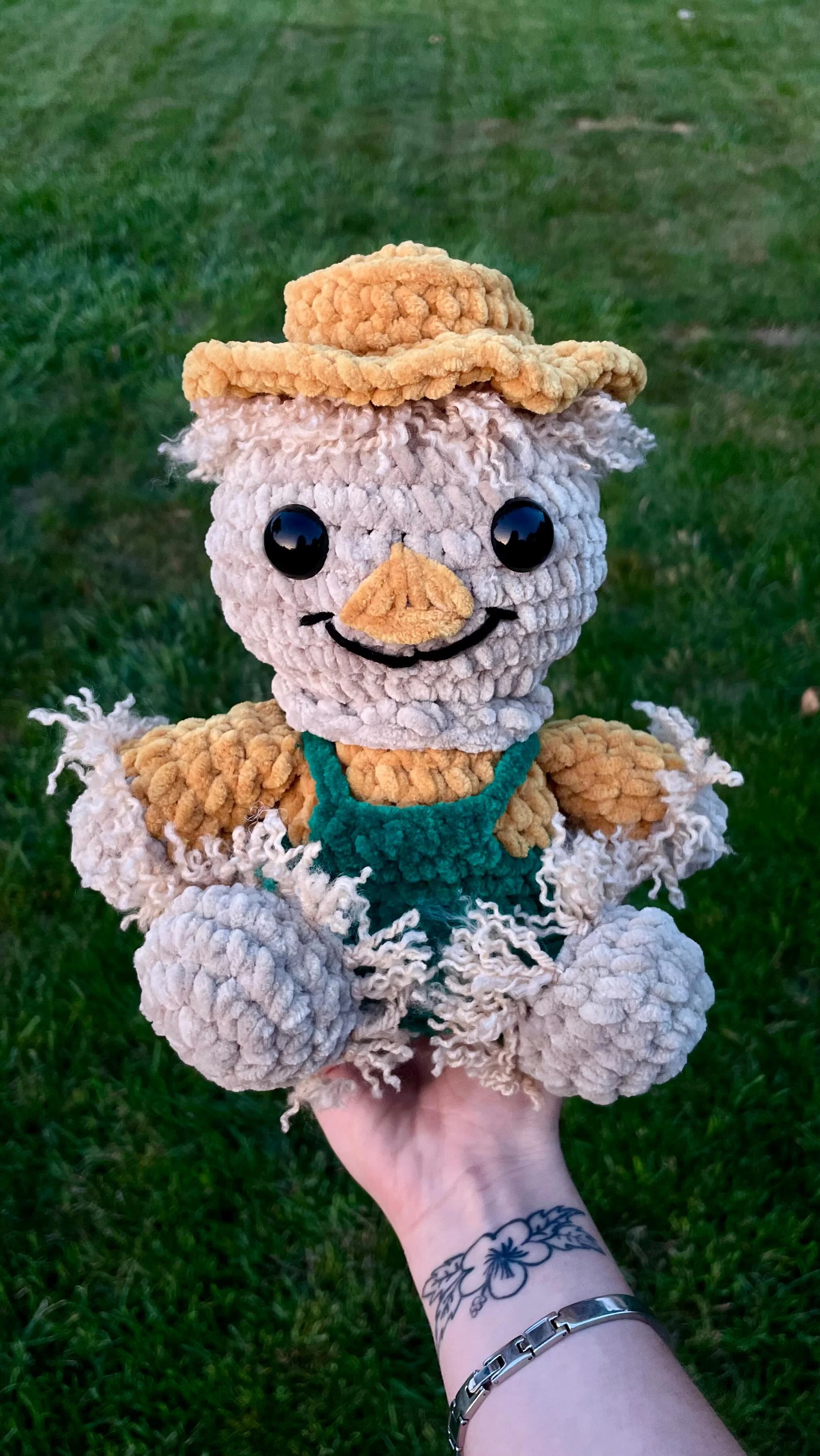 Pattern test for @hookcrochetco !!❤️🍂
I love this little scarecrow he is perfect for fall!!
Pattern is out now! 

#crochetbyk...