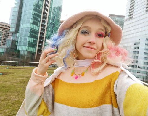 FANEXPO DAY 2 . . .  COMPLETE!

DAY 3 LOADING . . . . . 

y a l l. YALL. I MET ROBBIE DAYMOND. 
and he asked me for MY signat...