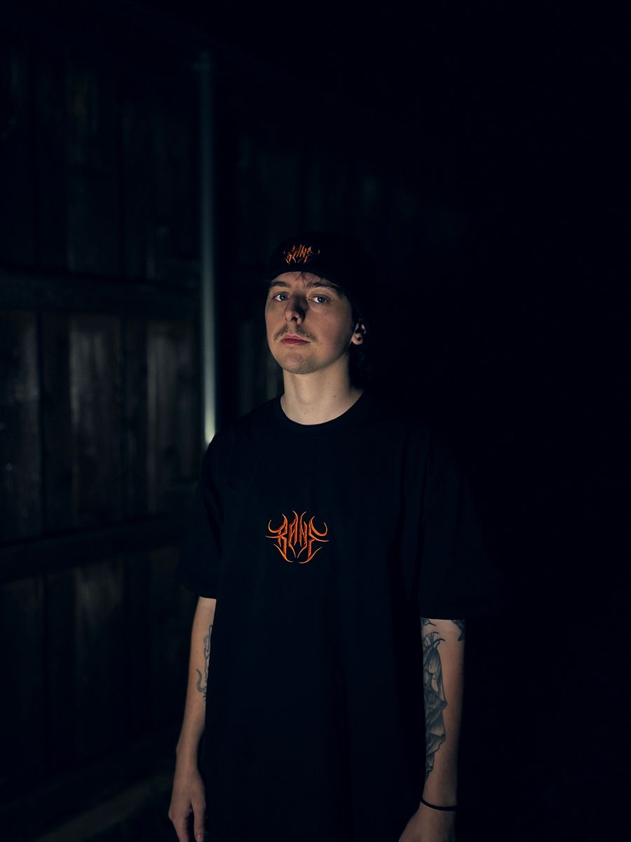 EMBROIDERED HEAVYWEIGHT TEE product image (2)