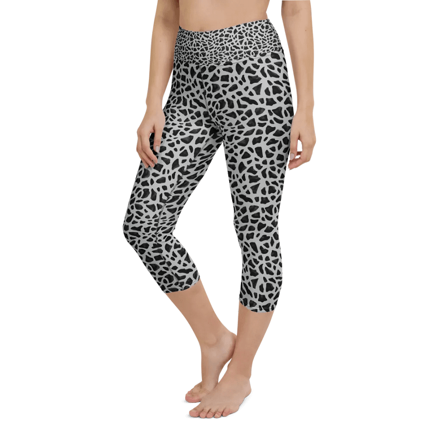 Giraffe Pattern Capri Leggings product image (6)