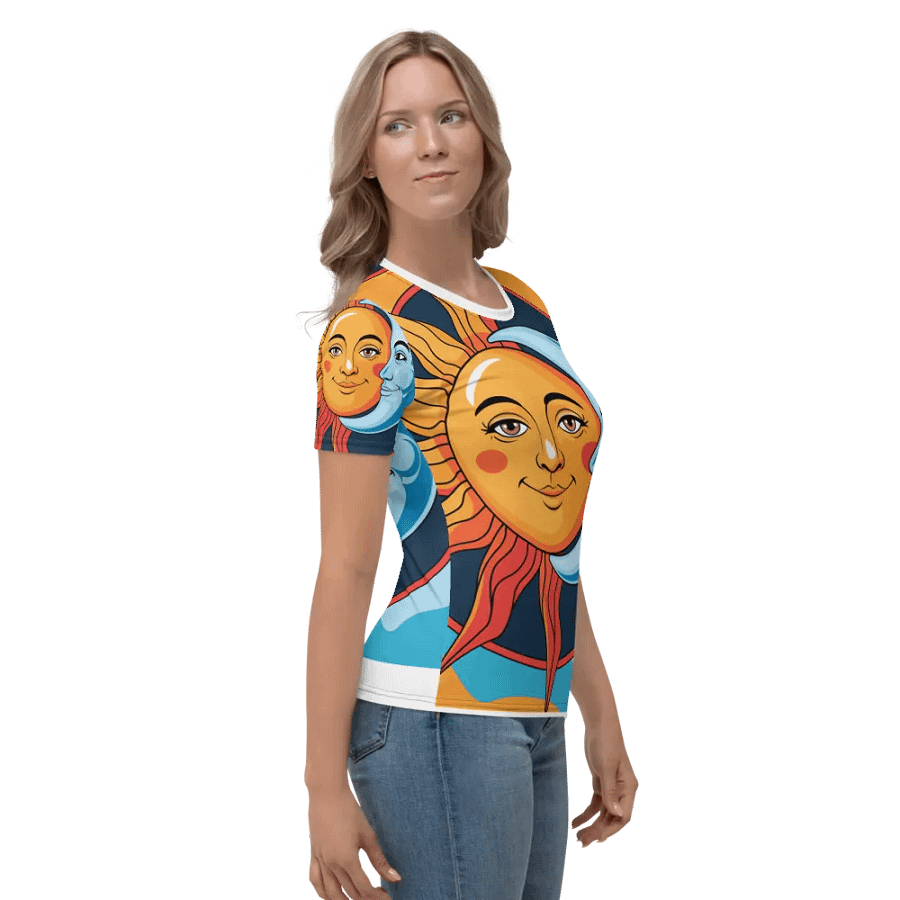 Graphic T-shirt product image (4)