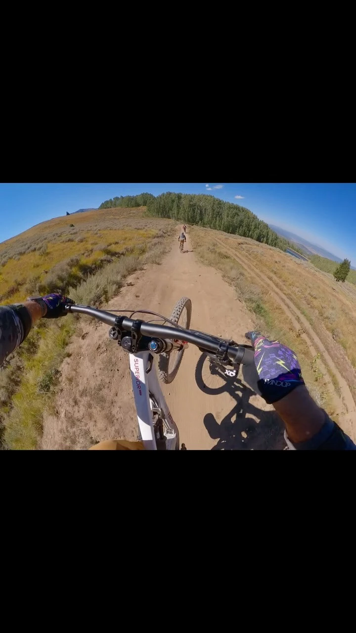 My first time on a downhill bike and of course it’s on the new @ari.bikes Superior Peak! And @deervalleyresort is the perfect...