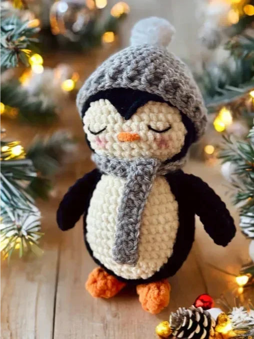 Gemütlicher Weihnachts-Pinguin Häkelanleitung product image (1)