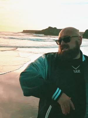 If loving you ain’t right I know we doing wrong! #RaspberrySky #lavenderfeels 