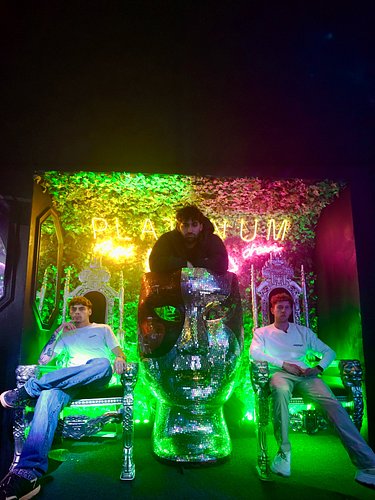 It’s party time. Bring your bevvy 🍻 

Video out now.