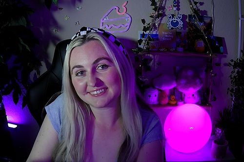 I haven’t posted on Instagram in a while so I’d thought I’d make a lil post for anyone new around here! I’m Chi, I love @play...
