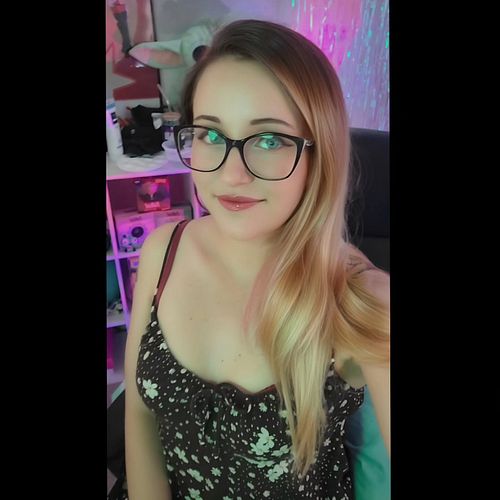 The Spice Must Flow! 💜

I'm live, playing Dune: Awakening on Twitch and YouTube! Come cheer me on? 

// @dahliathehologram

S...