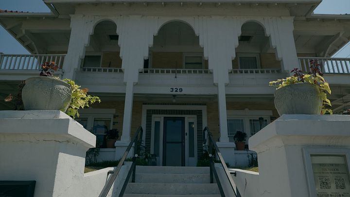Visiting Haunts: Flower Bluff Manor