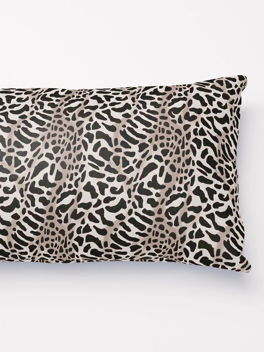 Cafe Giraffe Pillow product image (5)