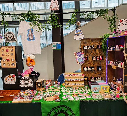 That's me all set up for an event at work today! 

If you work in my workplace pop by and see me! Also bring gifts of juice a...