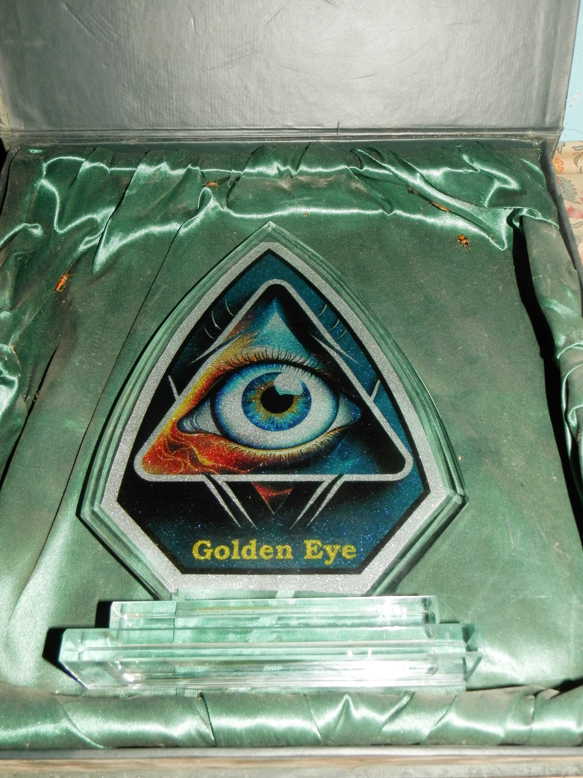 SALAM & SONS CHANDIWALE Official Designer Triangle Glass Shield product image (3)