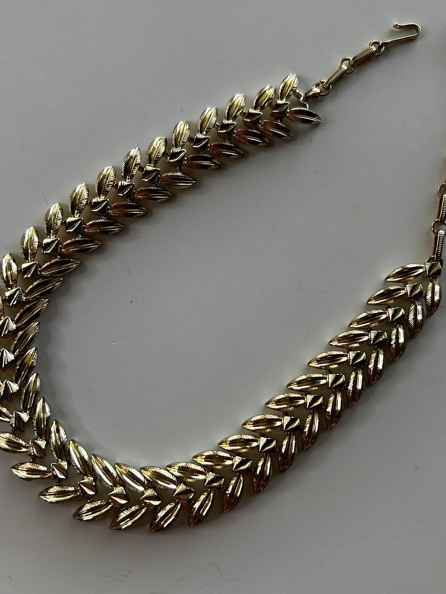 Vintage Coro Gold Tone Leaves Choker Necklace product image (3)
