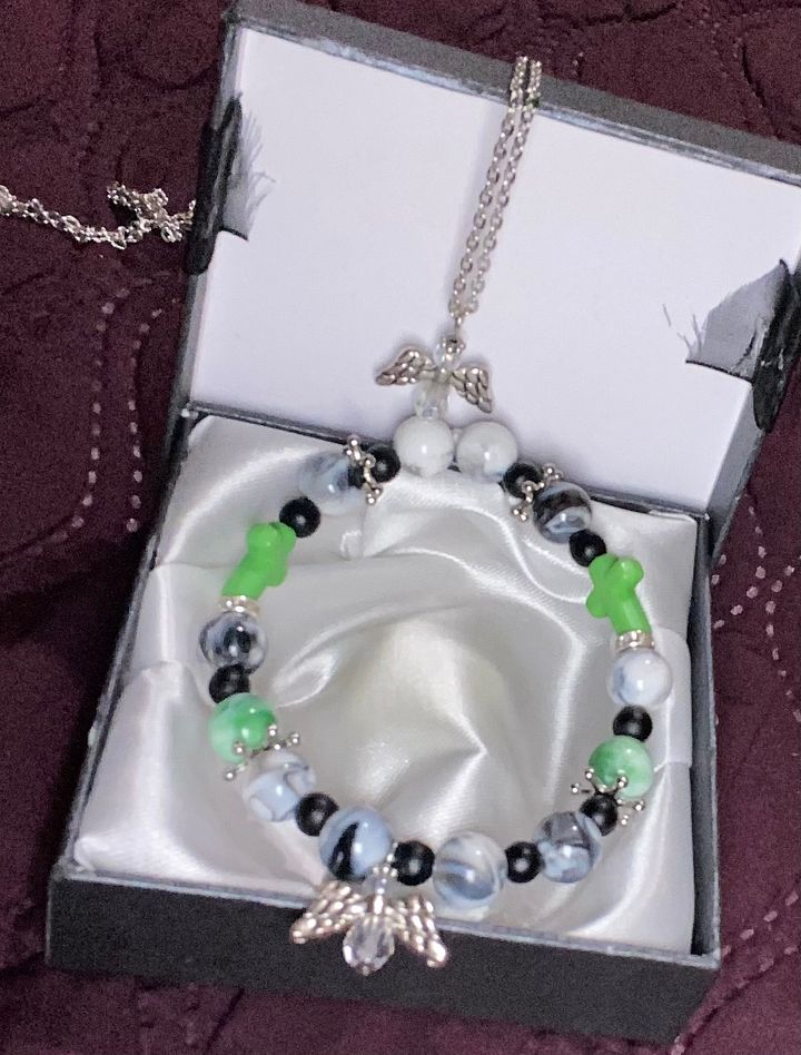 WOMEN’S PROTECTION BRACELETS AND NECKLACES SET product image (1)