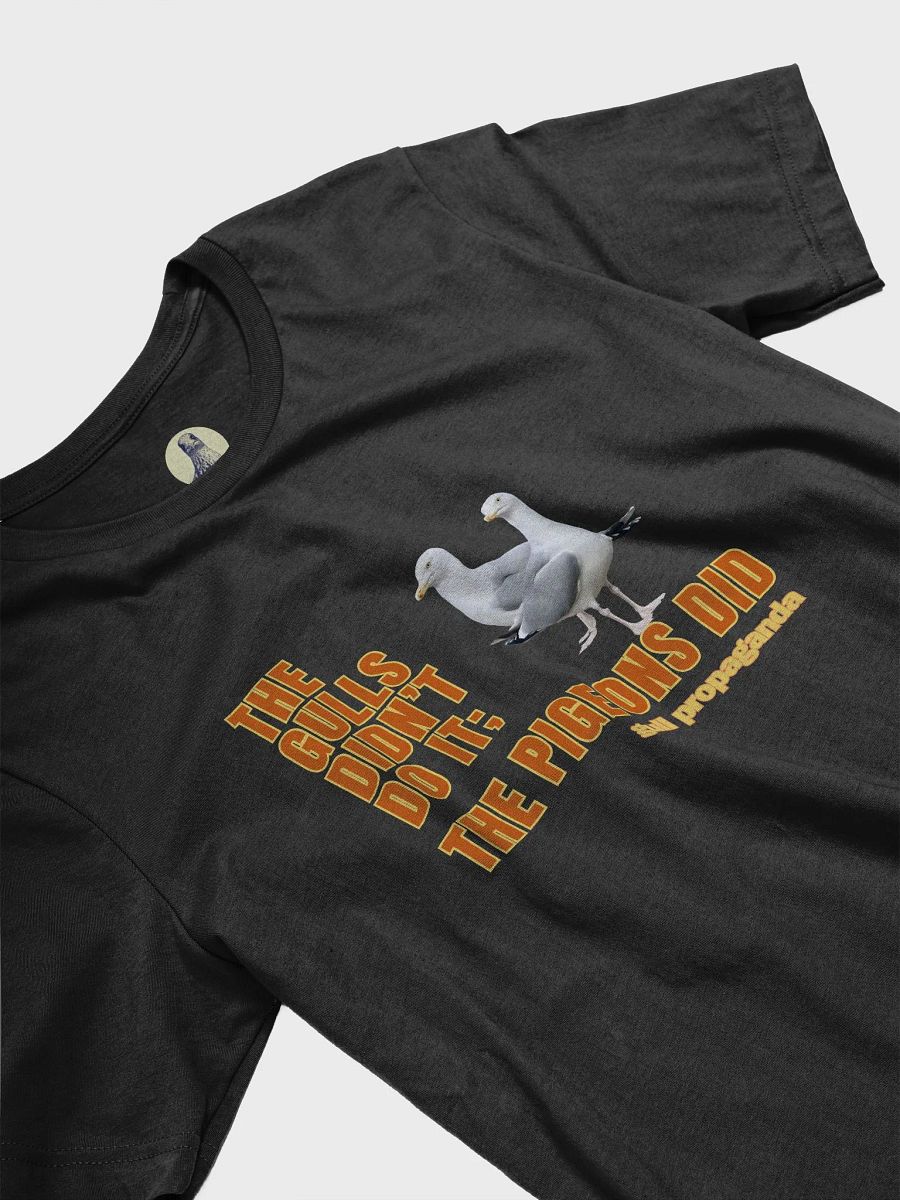 The Gulls Didn't Do it; The Pigeons Did - Gull propaganda Unisex T-shirt product image (29)
