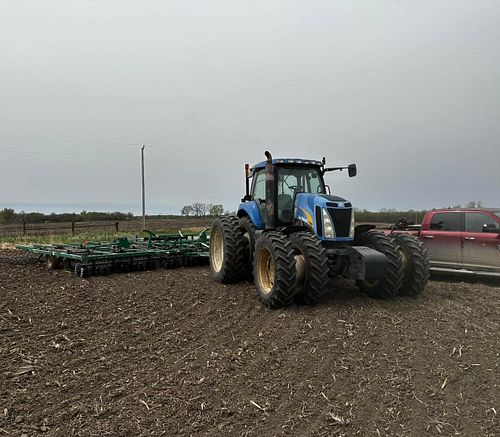 Getting Dirt Ready  #dirtwork #newholland #farming #Farm #johndeere #caseih #FarmerWoody