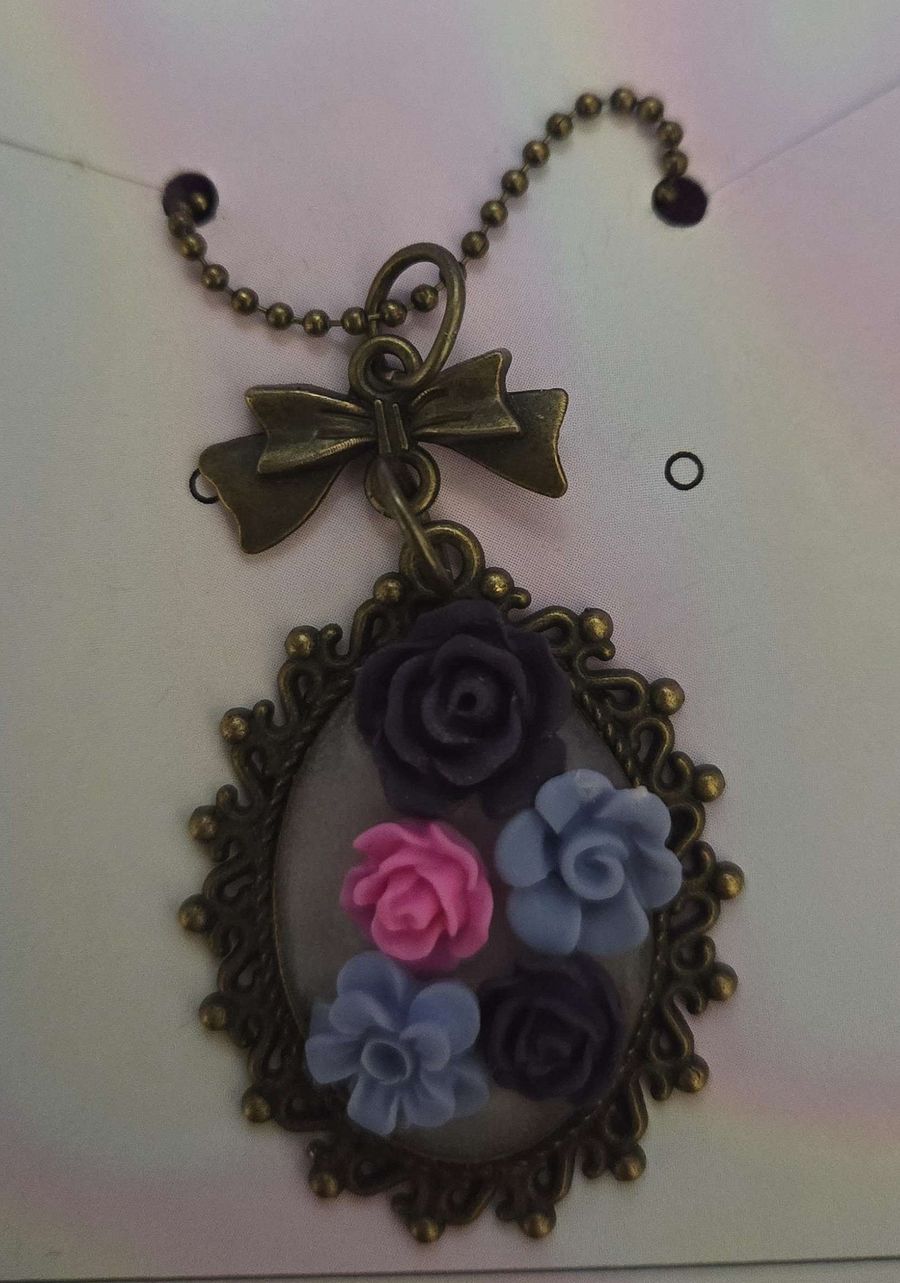 Flower Cameo Style Pendant product image (1)