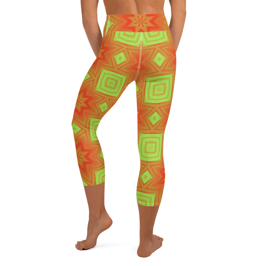 Graphic Gaze Capri Leggings product image (9)