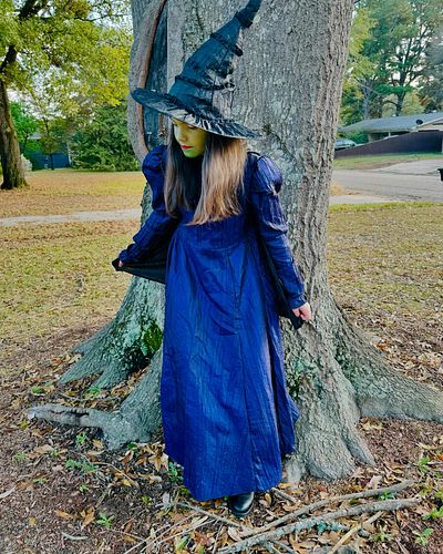 Something wicked this way comes!!

She’s growing up so fast too, must be something in the witches brew!

HAPPY HALLOWEEN!!🎃