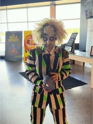 I wonder👀 (shoutout to @Az1Reptar for being in the first part) #beetlejuice #beetlejuice2 #beetlejuicecosplay #cosplay 