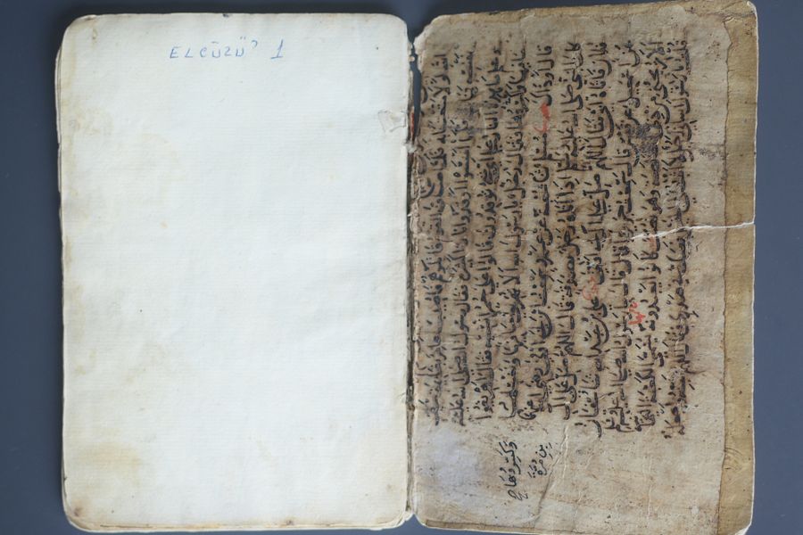 جزء من مصحف مخطوط قديم جدا product image (2)