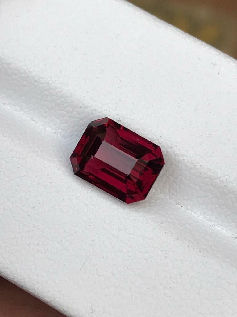SRILANKAN GARNET DEEP RED COLOR LOOSE GEMSTONE EMERALD CUT, 3.75 CARAT product image (3)