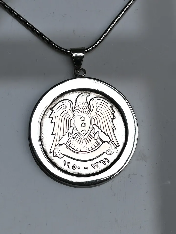 قلادة مصممة من على اساس الليرة السورية الفضية 1950 product image (1)