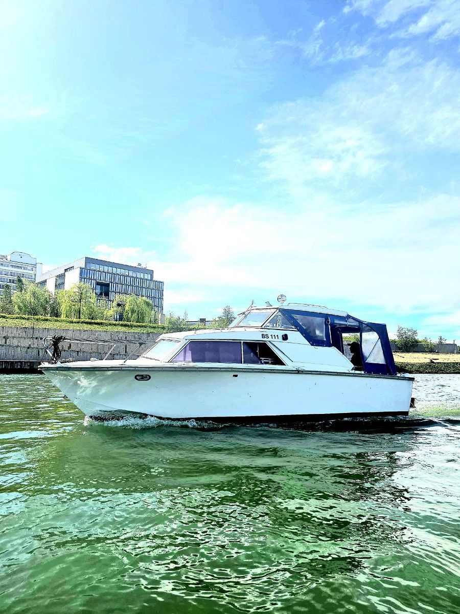 1 TICKET for PIVATE Tour on CORONET 24 cabin cruiser (45 min) product image (1)