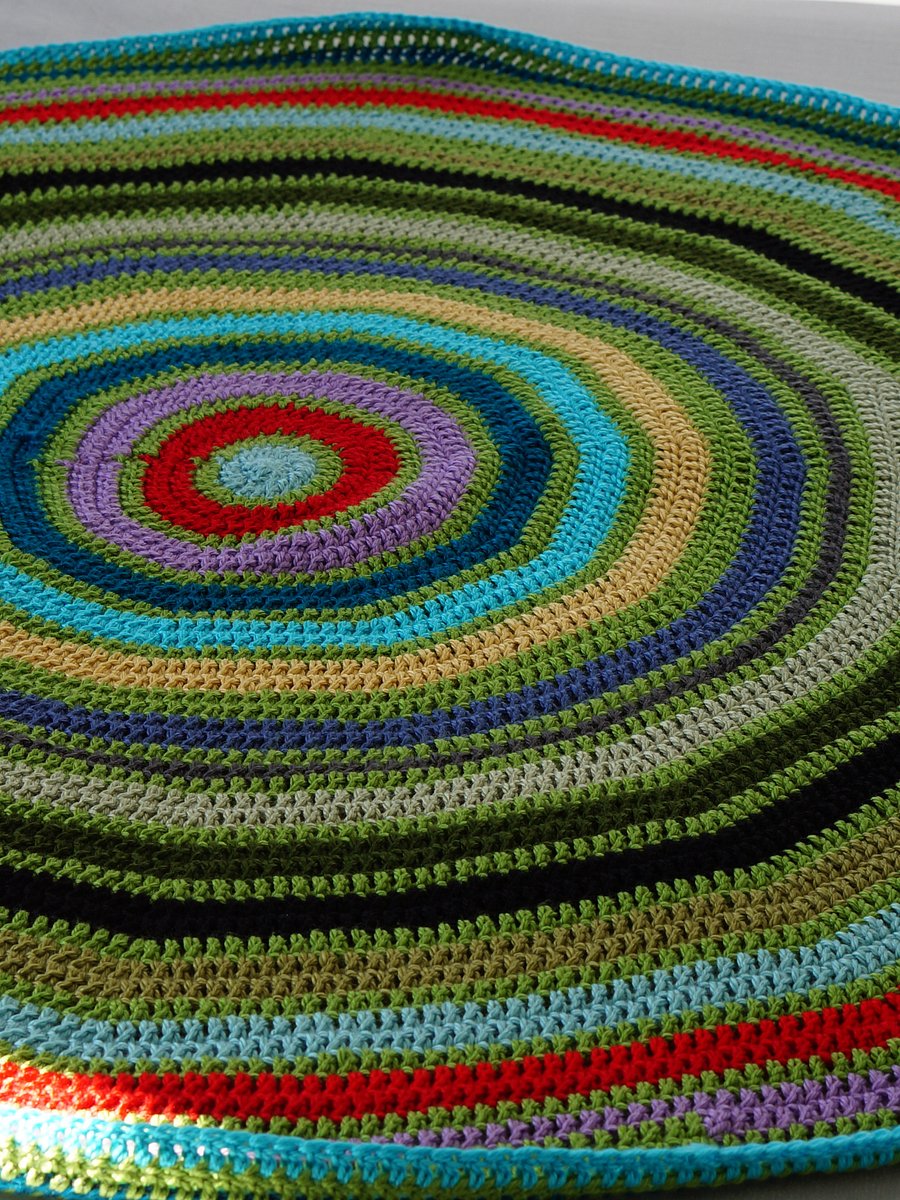 Giant circled round blanket crochet pdf pattern product image (4)