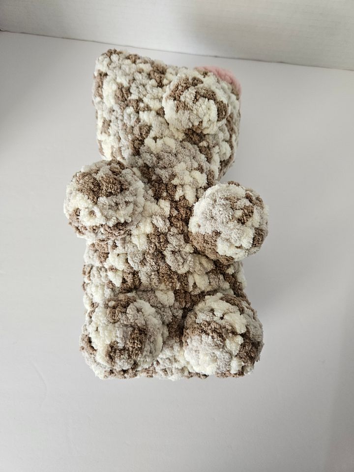Neutral Baby Girl Blanket and Gummy Bear Stuffy product image (2)