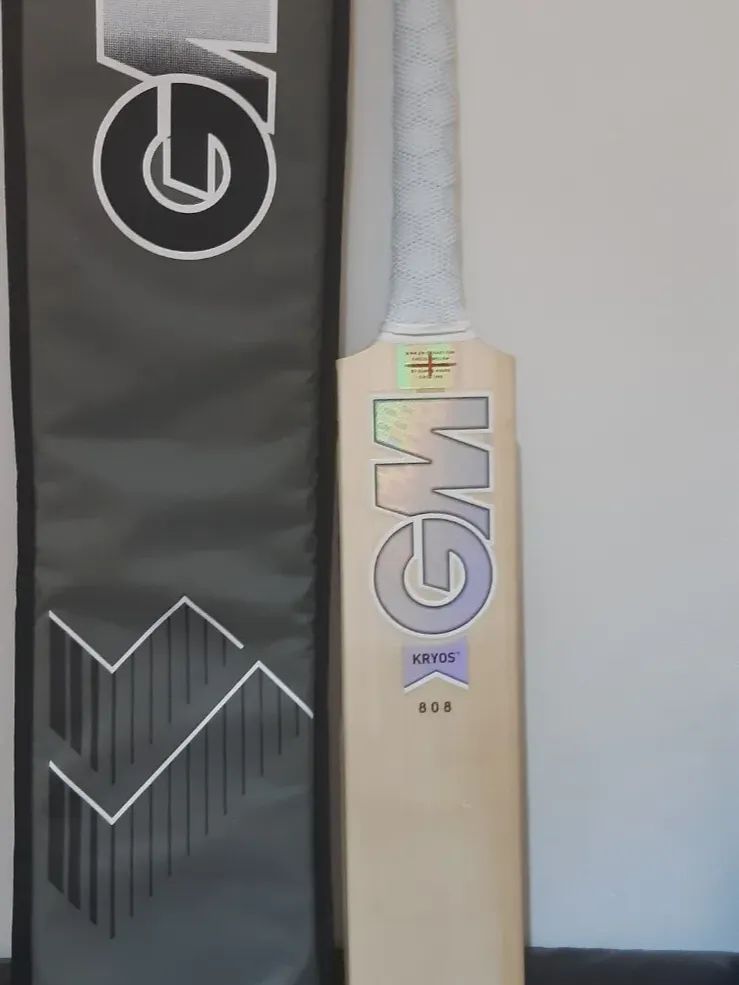 Genuine Gunn & Moore Kryos 808 Cricket Bat 2lb 10 1/2oz product image (1)