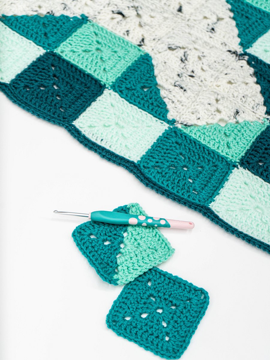 Snowflake Granny Square Crochet Blanket product image (2)