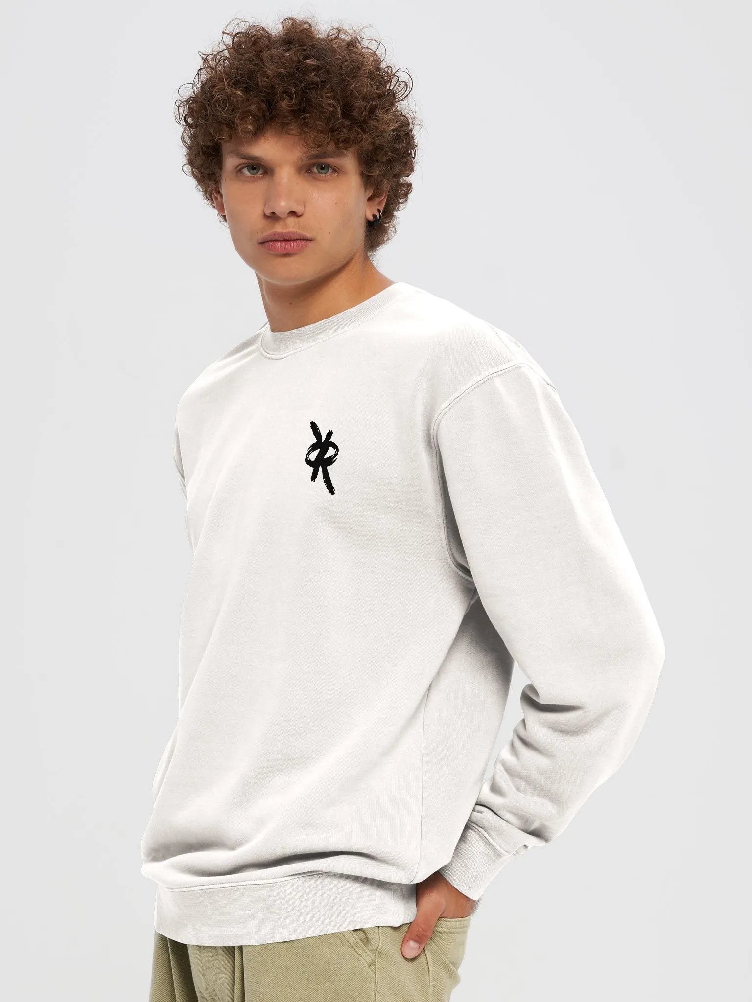 Rutra Sweatshirt - Black Logo product image (70)