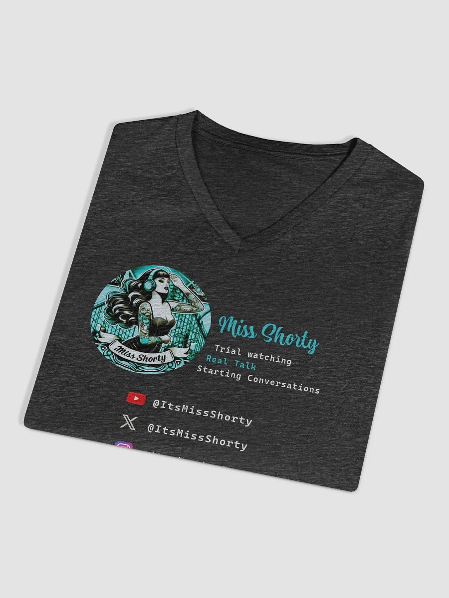 Miss Shorty all over the web! V neck T product image (7)
