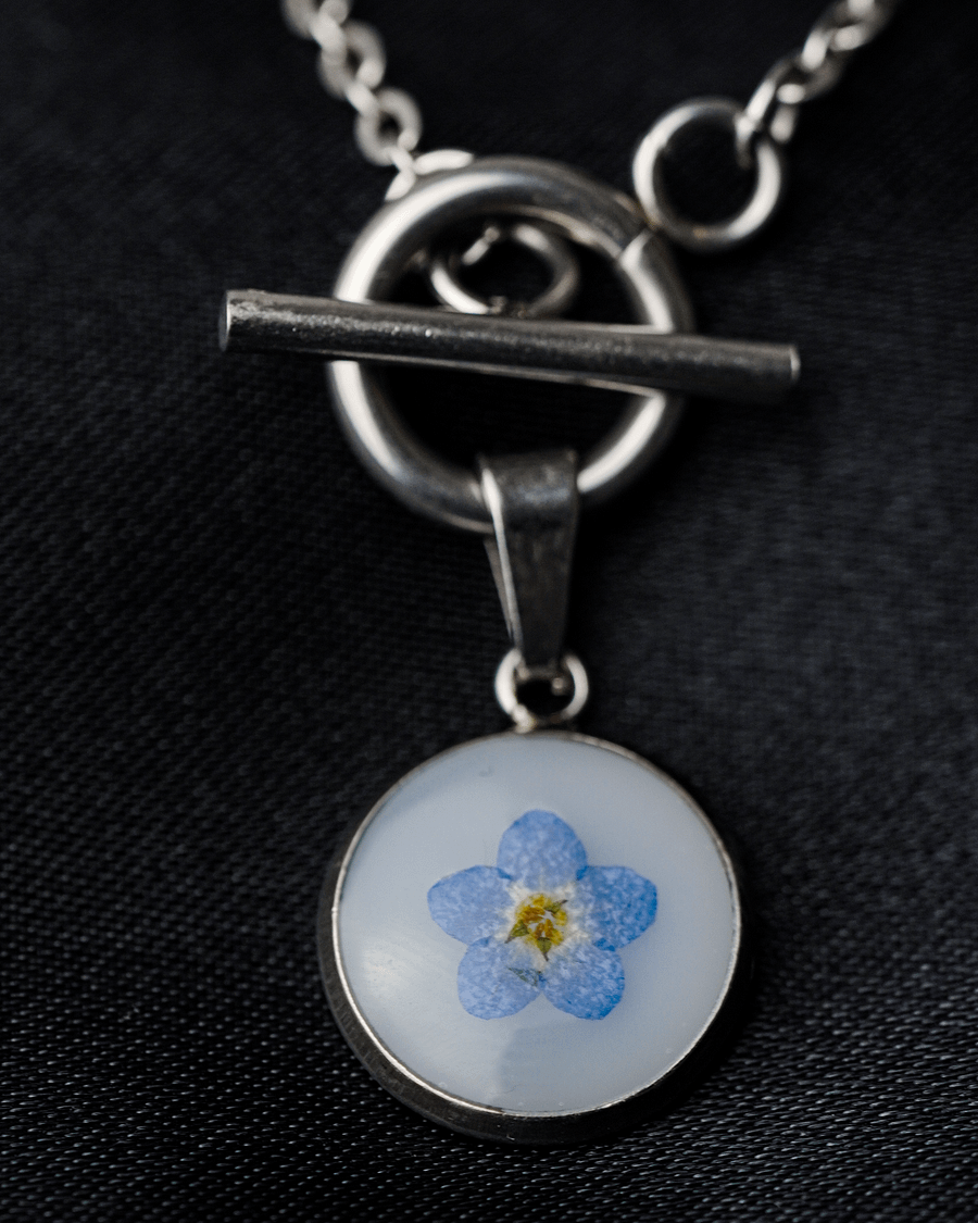 Blue Forget-Me-Not Round Necklace product image (4)