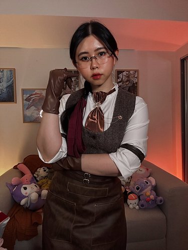 “I know my way around a weapon! Want me to look at something?” 

My first attempt on cosplay Eugénie from @liesofp_official !...
