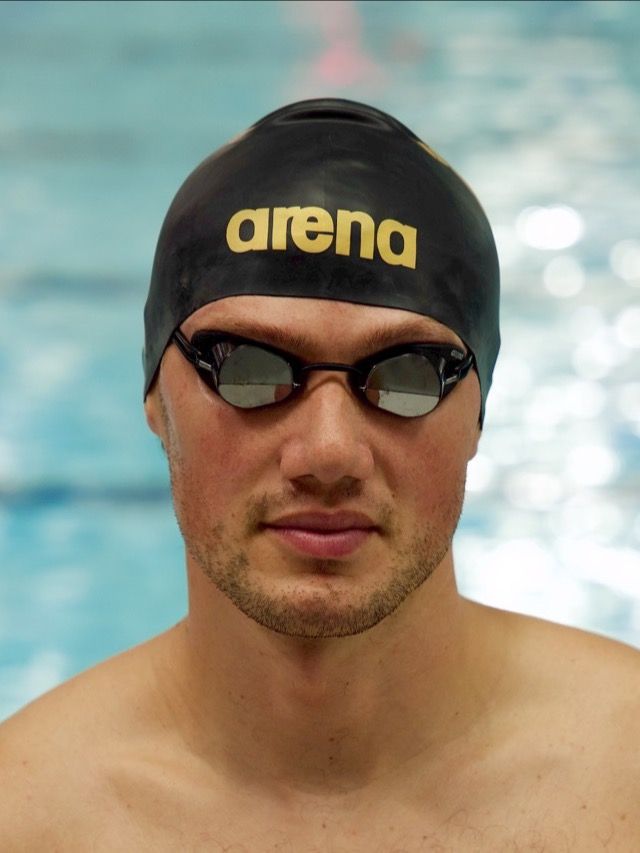 arena x TheSwimsuitGuy Moulded Silicone Swimming Cap - Black & Gold product image (2)