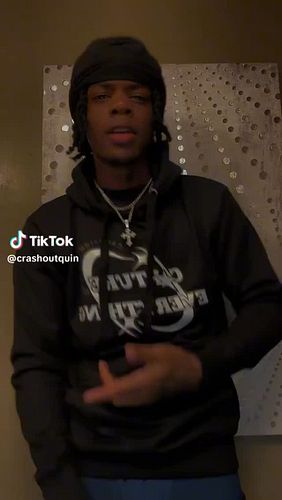 Capture Everything Hoodie

📸: crashoutquin on tiktok